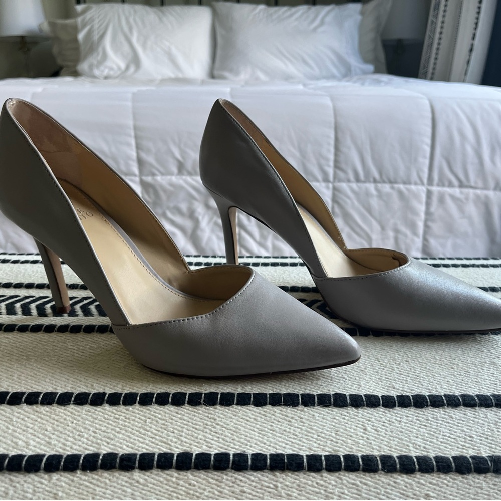 Vince Camuto size 8 gray Heels